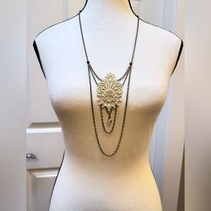 Appliqué chain necklace
